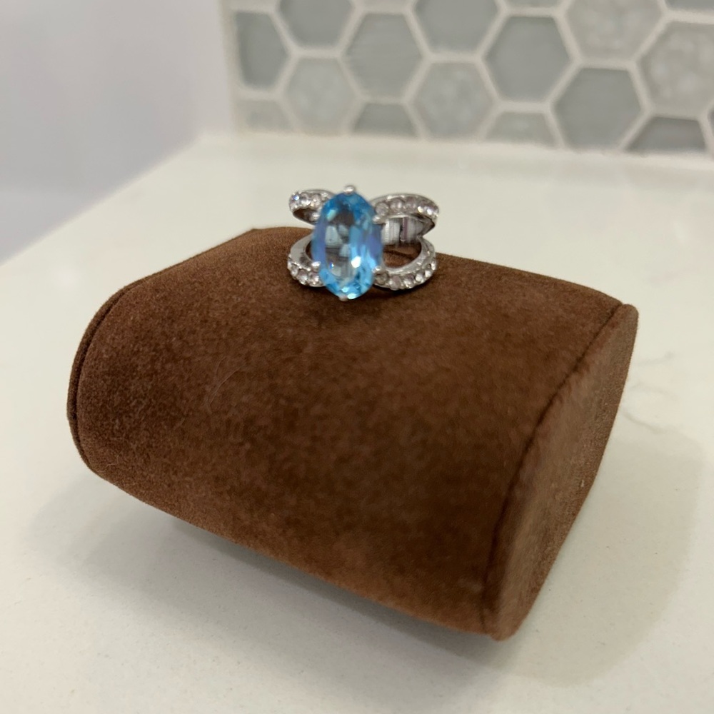 Elegant Silver and Blue Gemstone Ring